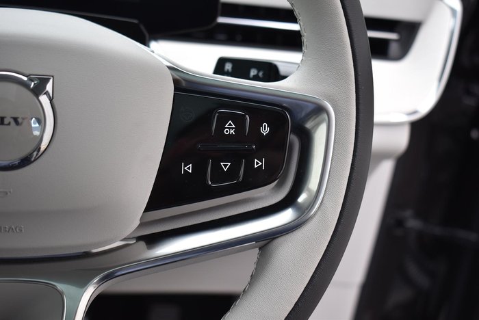 2025 Volvo EX90 Plus Twin Motor