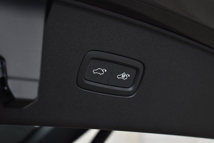 2025 Volvo EX90 Plus Twin Motor