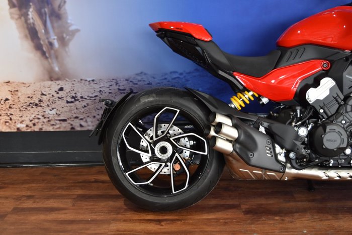 2025 Ducati 2025 Ducati 1000CC DIAVEL V4 Red