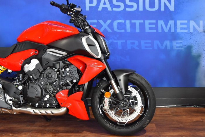 2025 Ducati 2025 Ducati 1000CC DIAVEL V4 Red