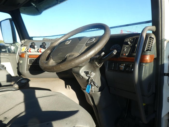 2008 Volvo Fm480 WHITE