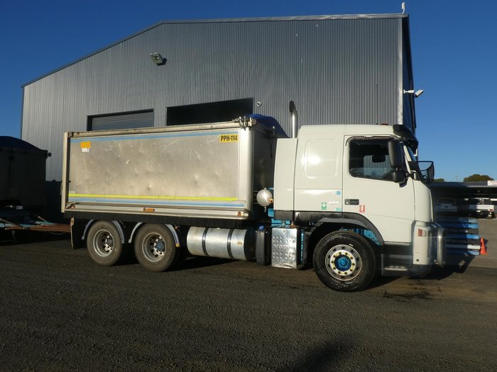 2008 Volvo Fm480 WHITE