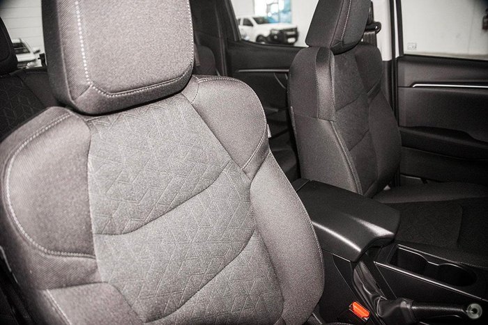 2025 Isuzu D-MAX LS-M