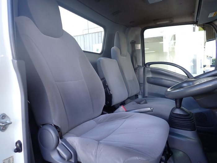 2015 ISUZU NPR 400 WHITE