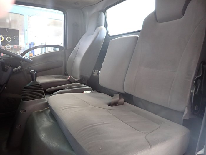 2015 ISUZU NPR 400 WHITE