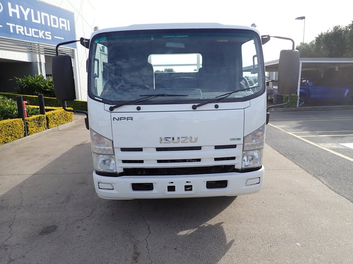 2015 ISUZU NPR 400 WHITE