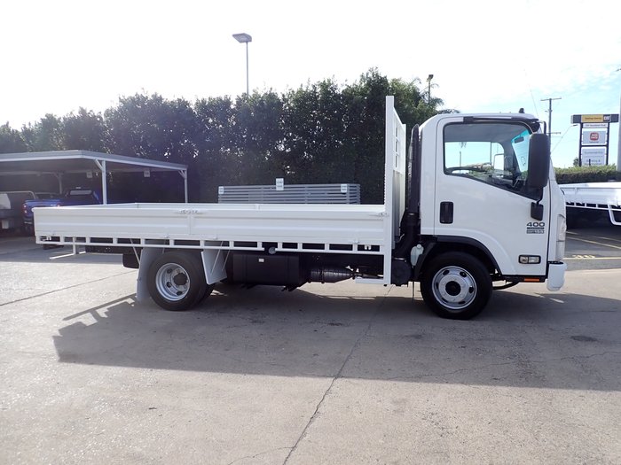 2015 ISUZU NPR 400 WHITE