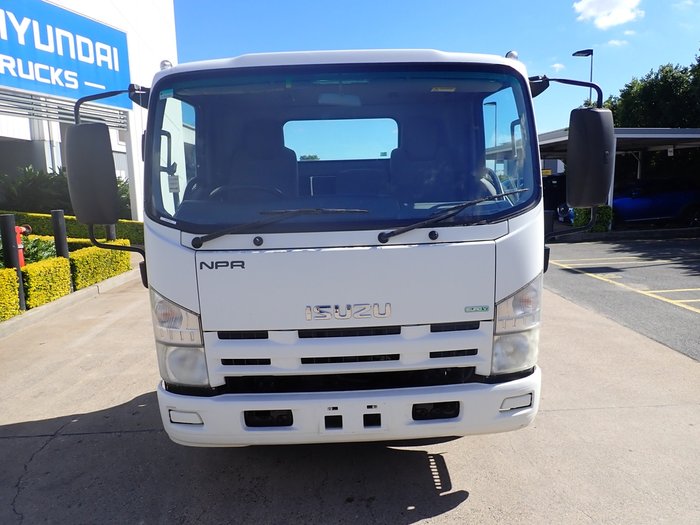 2015 ISUZU NPR 400 WHITE