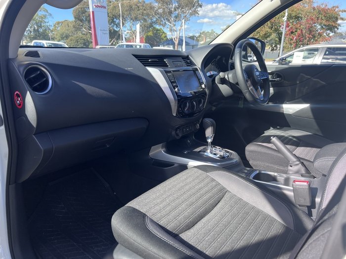 2024 Nissan Navara ST