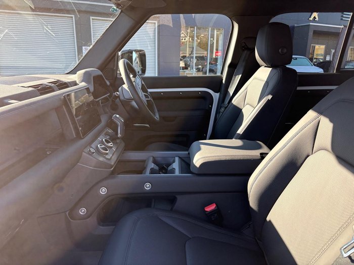 2025 Land Rover Defender 110 P400 X-Dynamic SE L663 MY25.5 AWD Fuji White