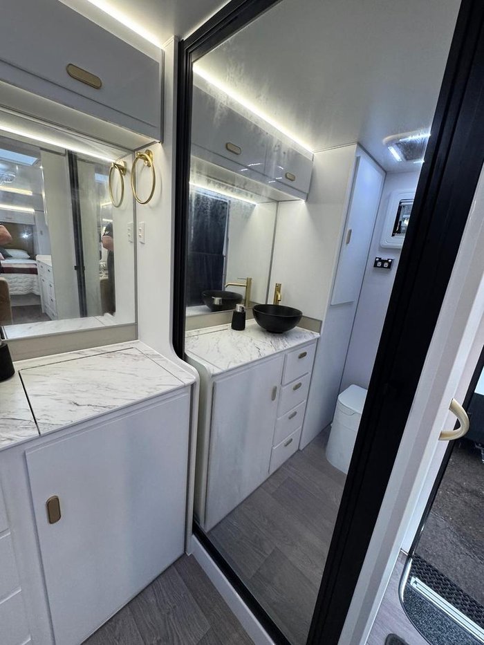 2025 JB Caravans Scorpion Sting Air 21'6 Rd Sc
