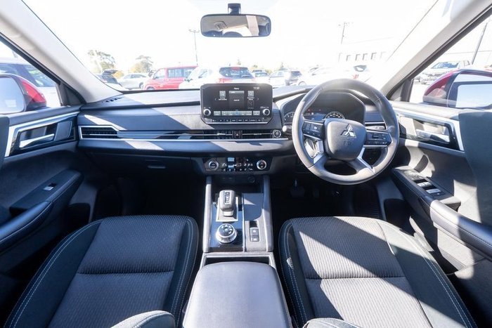 2021 Mitsubishi Outlander ES