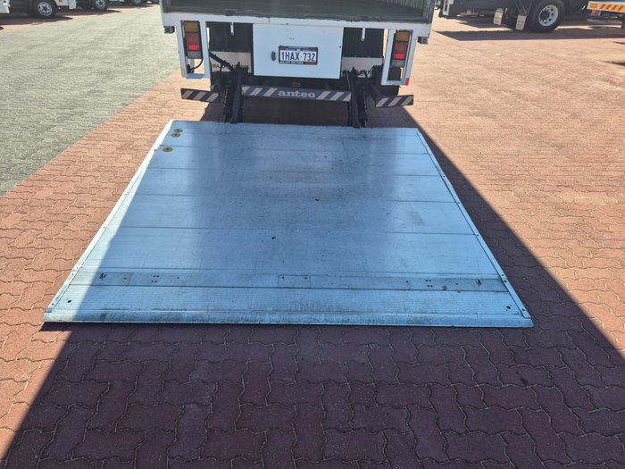 2012 Isuzu Trucks FVL1400 14 Pallet Tautliner and Lift