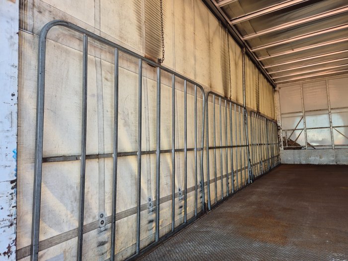 2012 Isuzu Trucks FVL1400 14 Pallet Tautliner and Lift