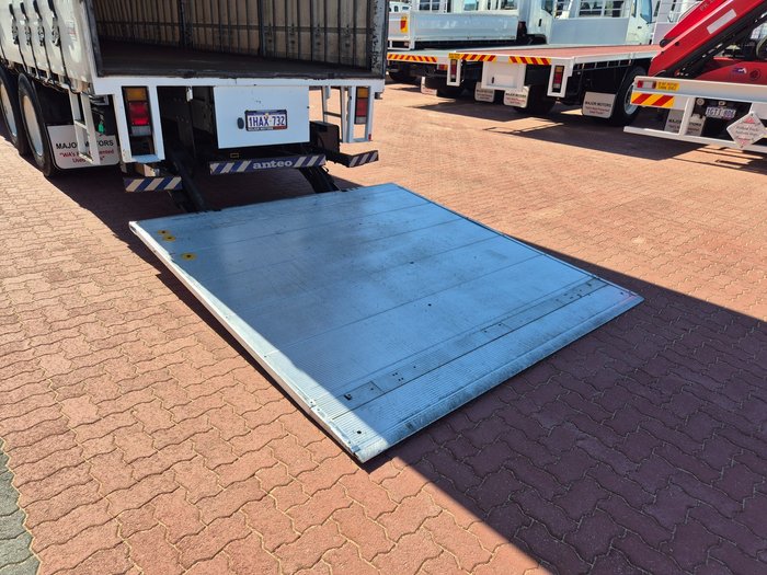 2012 Isuzu Trucks FVL1400 14 Pallet Tautliner and Lift