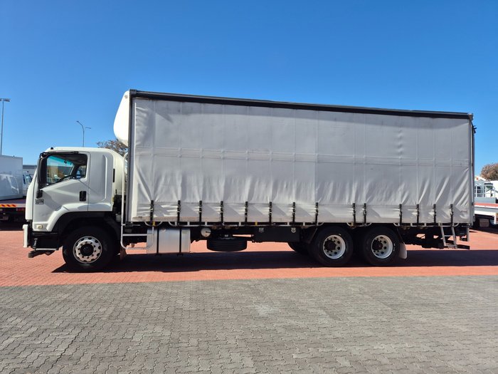 2012 Isuzu Trucks FVL1400 14 Pallet Tautliner and Lift