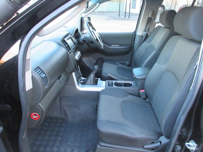 2013 Nissan Navara ST