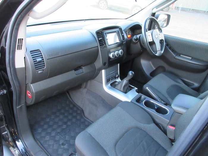 2013 Nissan Navara ST