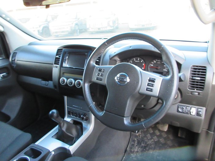 2013 Nissan Navara ST
