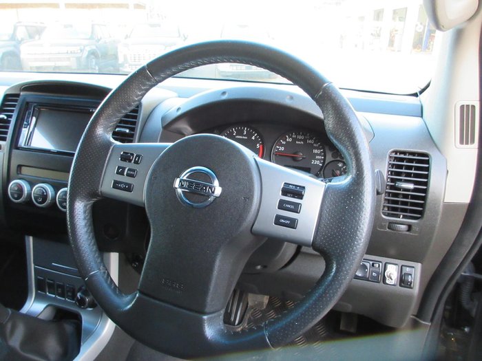2013 Nissan Navara ST