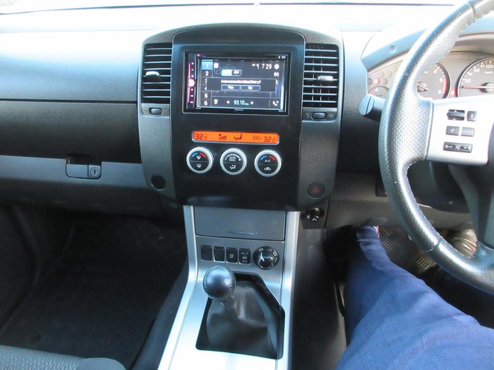 2013 Nissan Navara ST