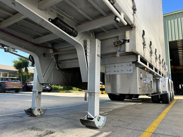 2022 Maxitrans St3 Lead A 12 Pallet Drop Deck Mezz