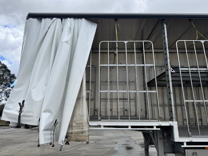 2022 Maxitrans St3 Lead A 12 Pallet Drop Deck Mezz