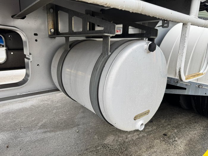 2022 Maxitrans St3 Lead A 12 Pallet Drop Deck Mezz