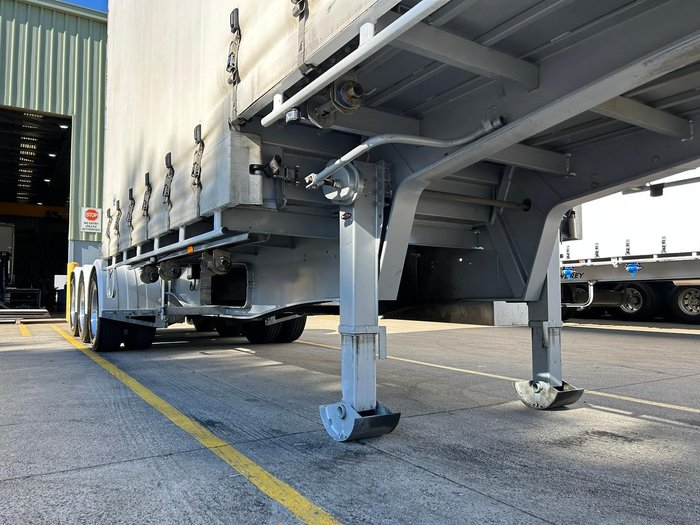 2022 Maxitrans St3 Lead A 12 Pallet Drop Deck Mezz