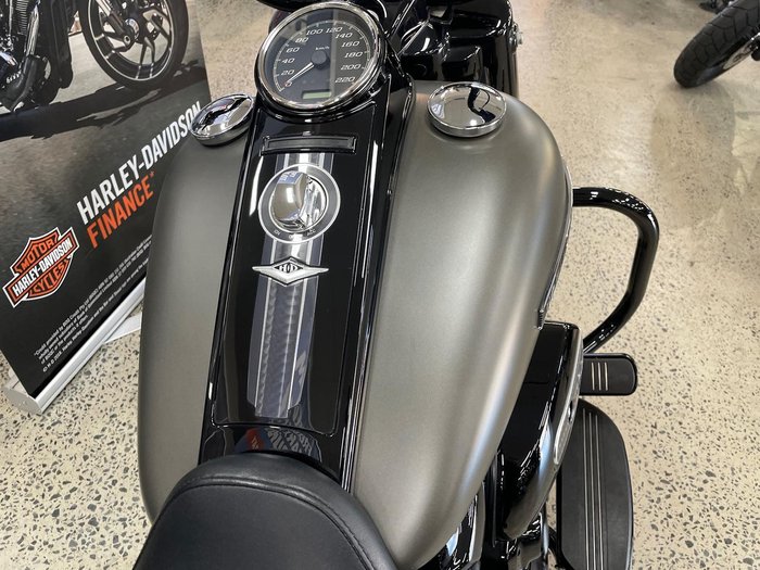 2018 Harley-Davidson Road King Special 107 (FLHRXS) Touring Grey