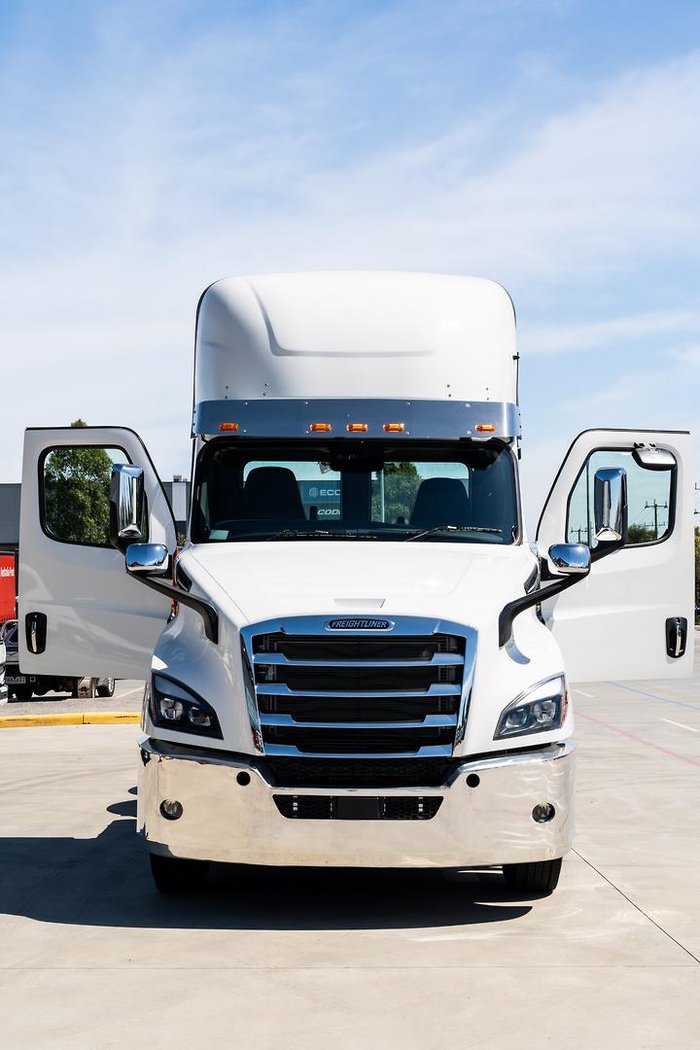 2024 Freightliner Cascadia 126 White