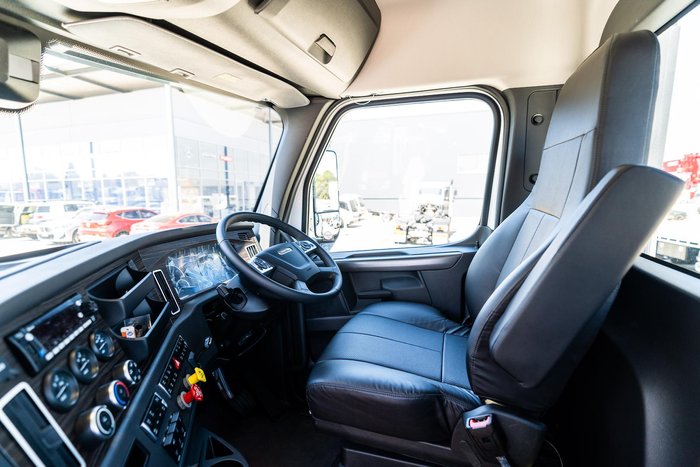 2024 Freightliner Cascadia 126 White