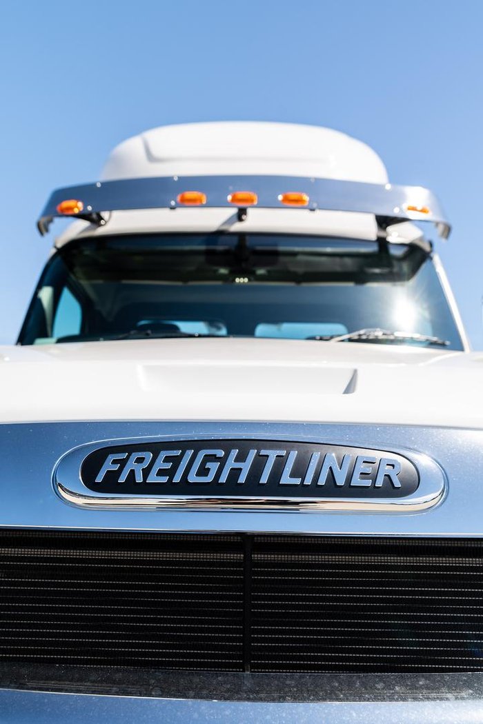2024 Freightliner Cascadia 126 White