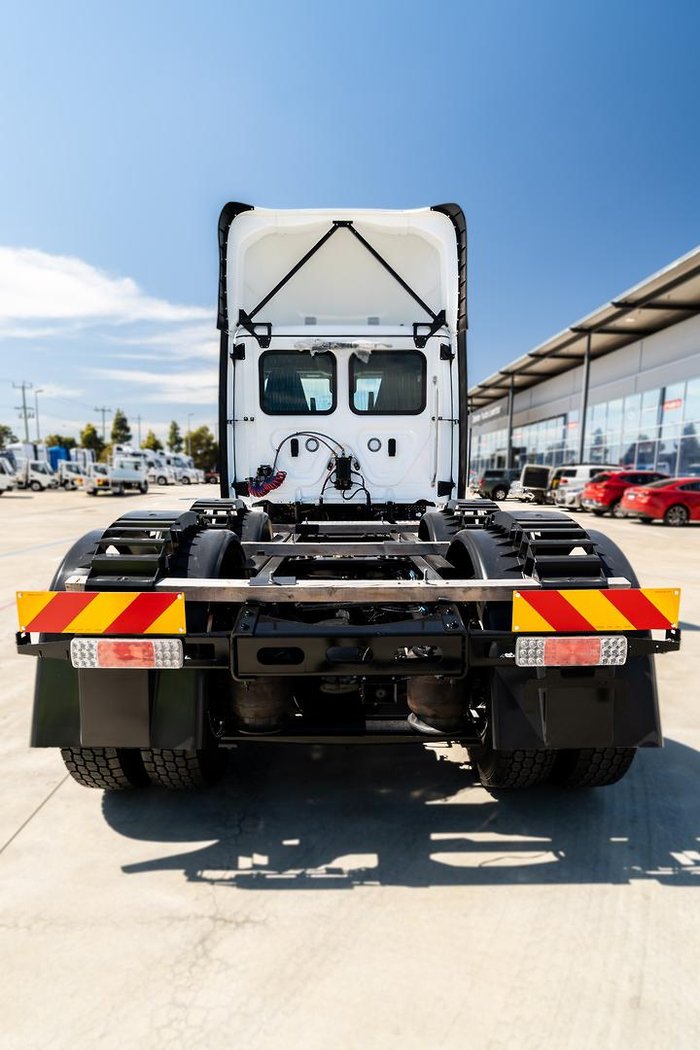 2024 Freightliner Cascadia 126 White