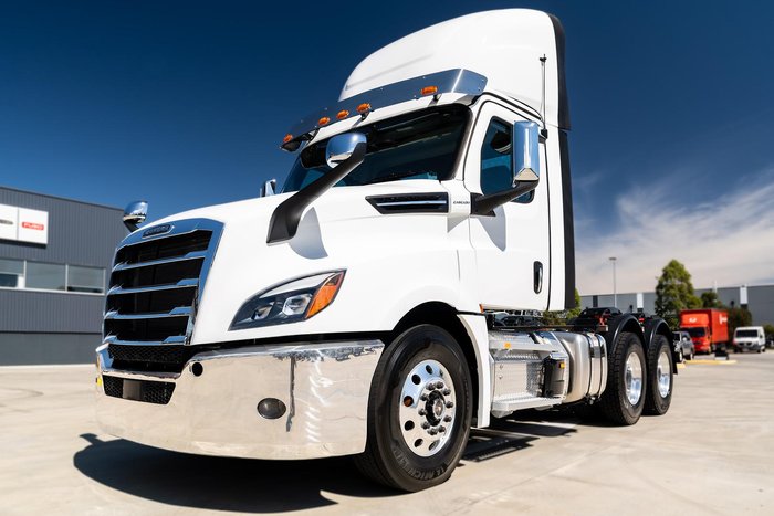 2024 Freightliner Cascadia 126 White
