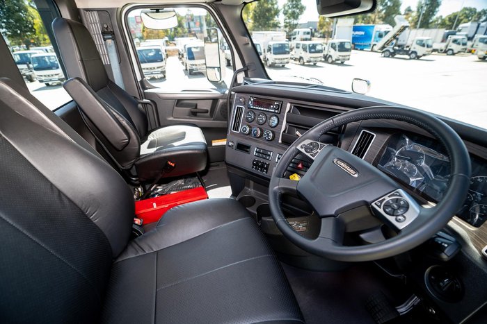 2024 Freightliner Cascadia 126 White