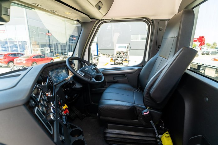 2024 Freightliner Cascadia 126 White