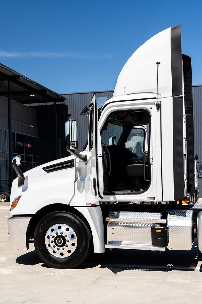 2024 Freightliner Cascadia 126 White