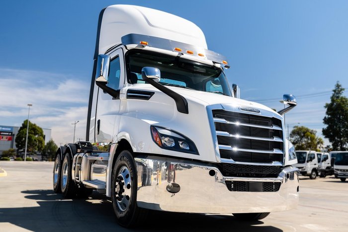 2024 Freightliner Cascadia 126 White
