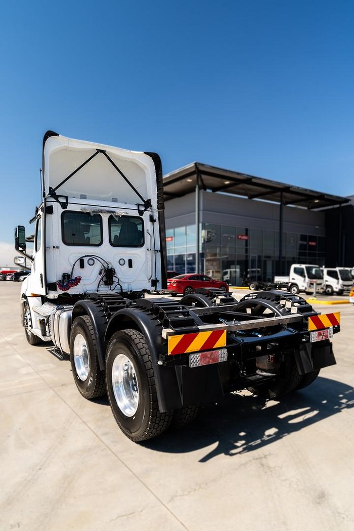 2024 Freightliner Cascadia 126 White