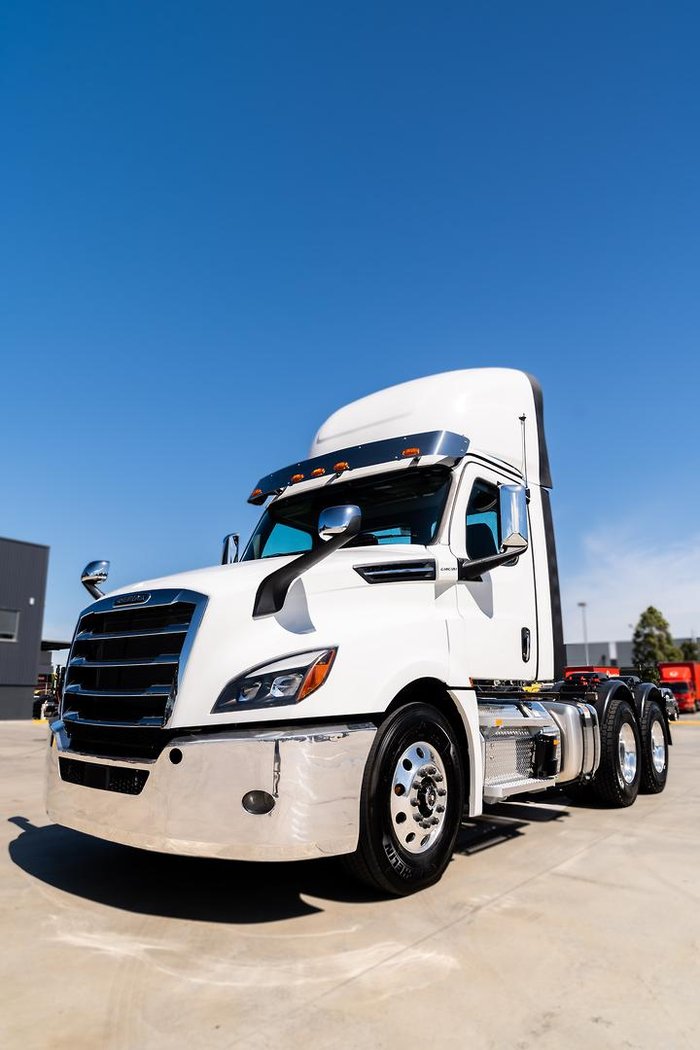 2024 Freightliner Cascadia 126 White