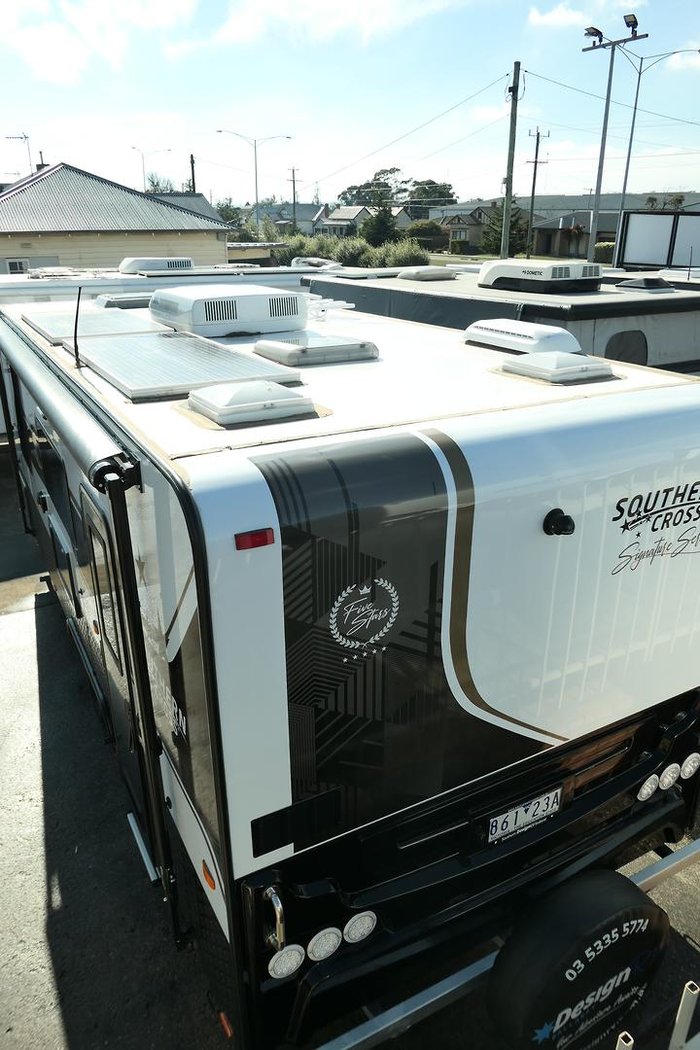 2023 Southern Cross Signature Series V5-3 Club Lounge