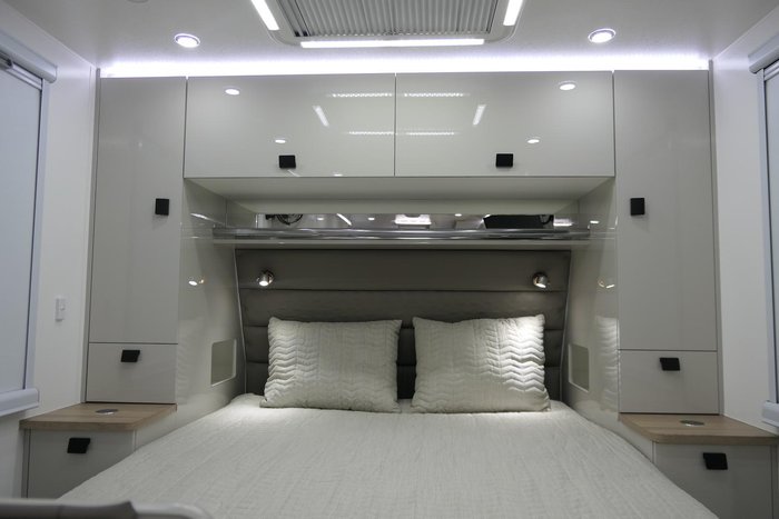 2023 Southern Cross Signature Series V5-3 Club Lounge