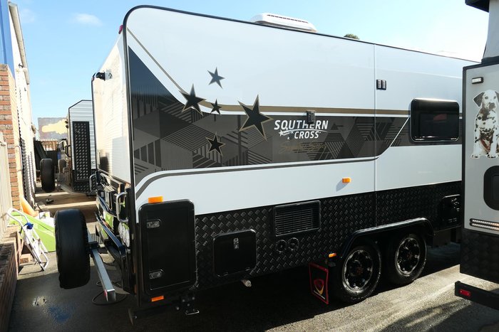 2023 Southern Cross Signature Series V5-3 Club Lounge