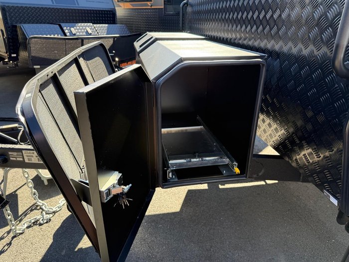 2025 Urban Caravans Xterrain 18'9 Skt Layout