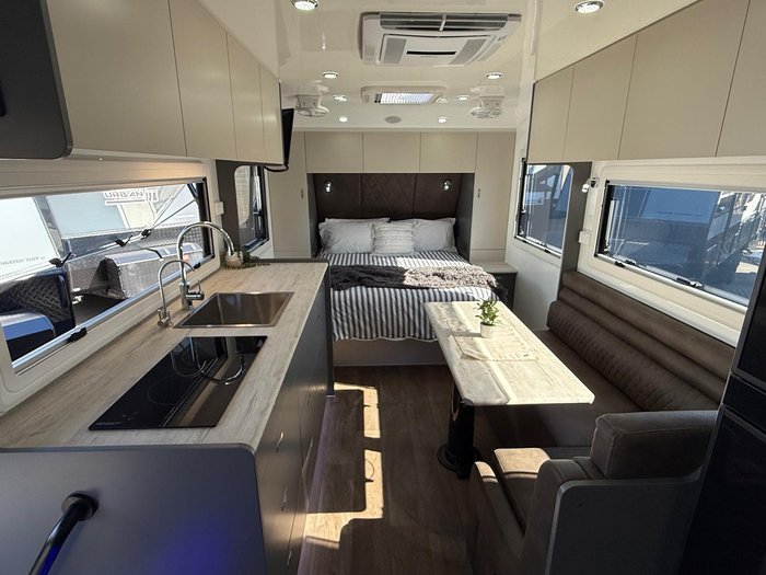 2025 Urban Caravans Xterrain 18'9 Skt Layout