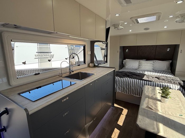2025 Urban Caravans Xterrain 18'9 Skt Layout