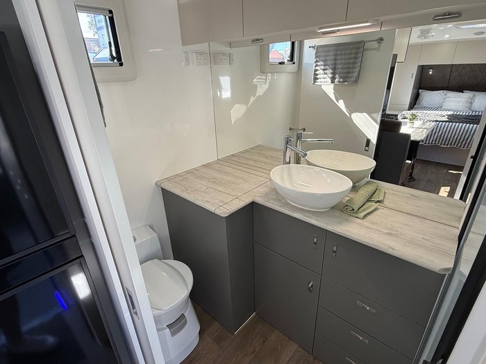 2025 Urban Caravans Xterrain 18'9 Skt Layout