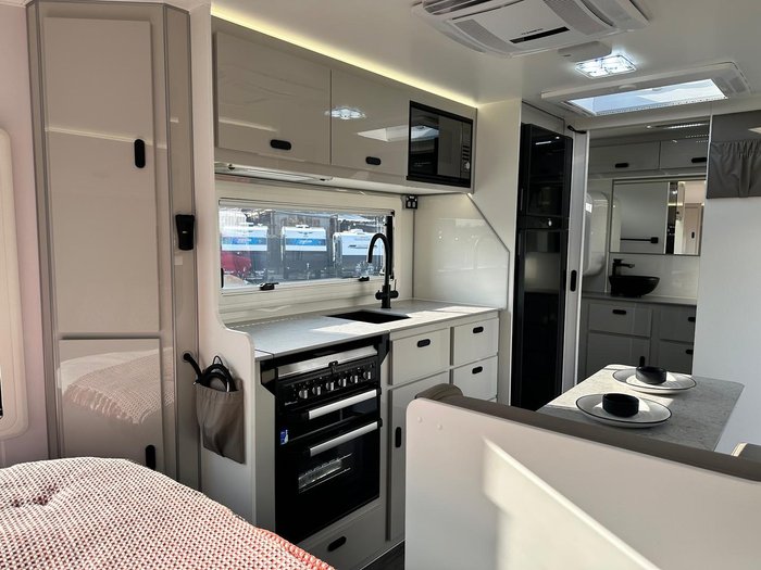 2025 JB Caravans 17'10