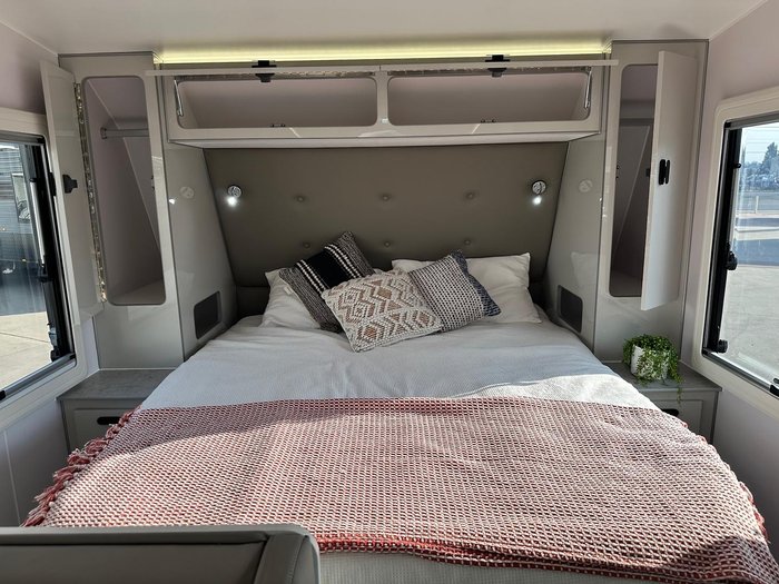 2025 JB Caravans 17'10
